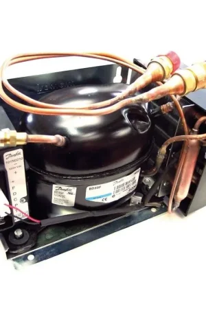 Bestseller Gruppo Refrigerante Isotherm Danfoss/Secop 50 F V - Unità Refrigerante con Compressore Automatico e Giunti Rapidi per Barche e Veicoli Nautici